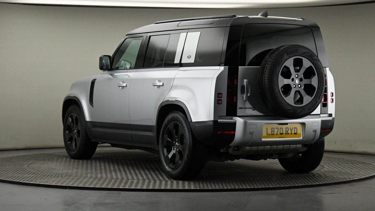 Land Rover Defender 110 Image 24