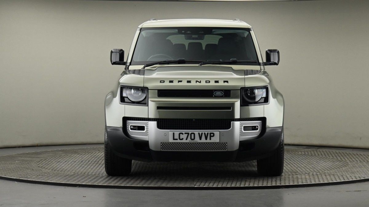 Land Rover Defender 110 Image 21