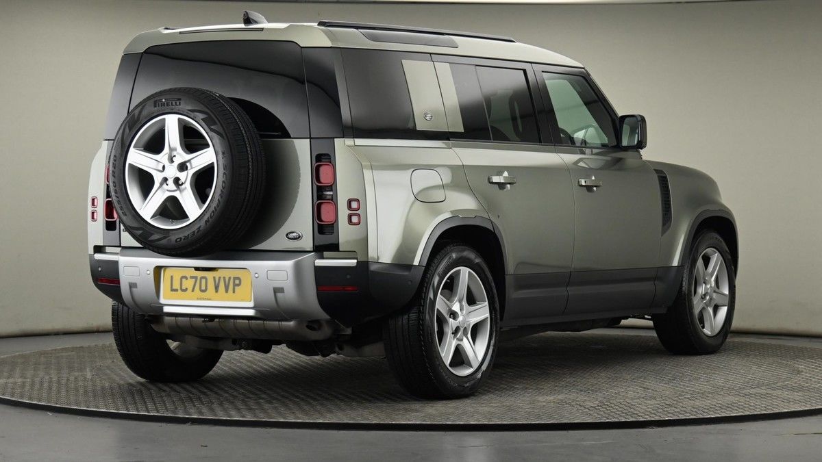 Land Rover Defender 110 Image 26