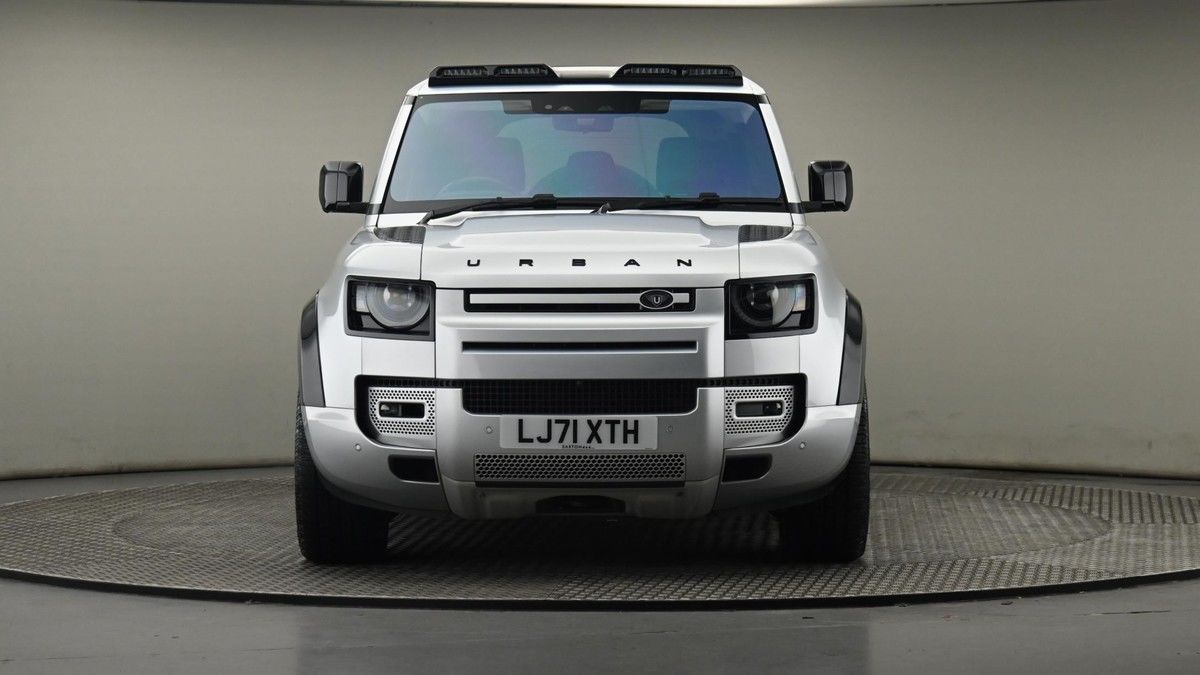 Land Rover Defender 110 Image 21