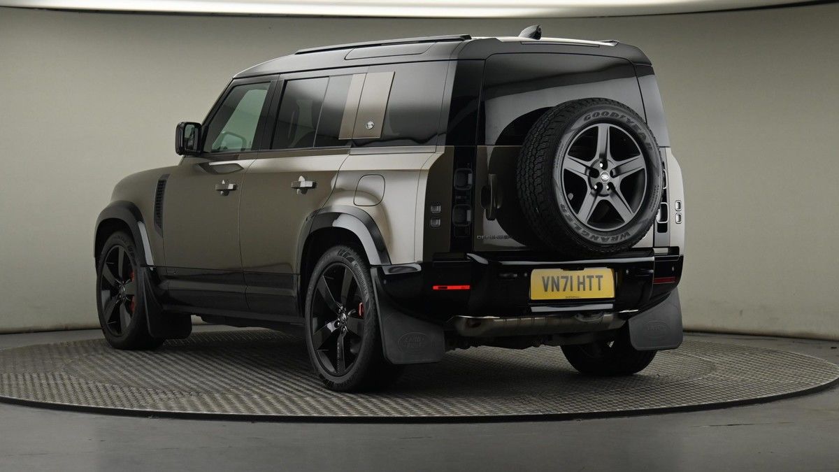 Land Rover Defender 110 Image 24