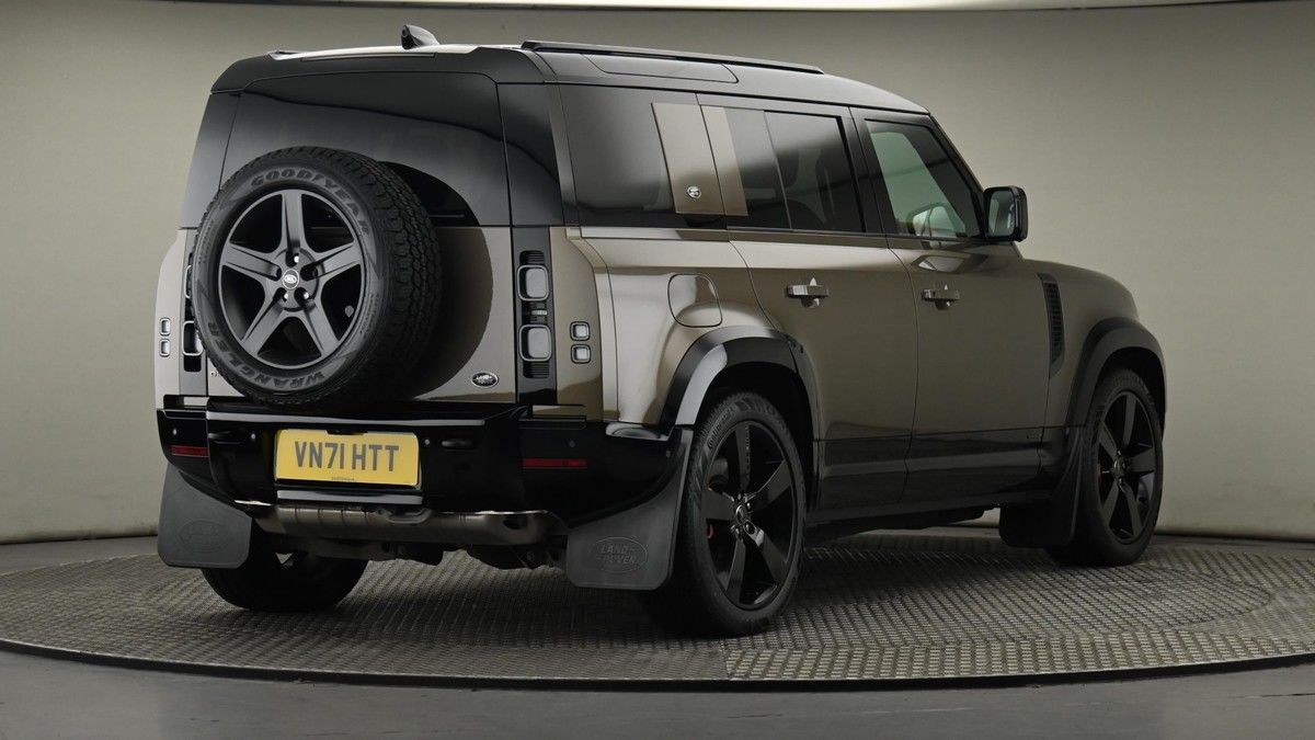 Land Rover Defender 110 Image 26