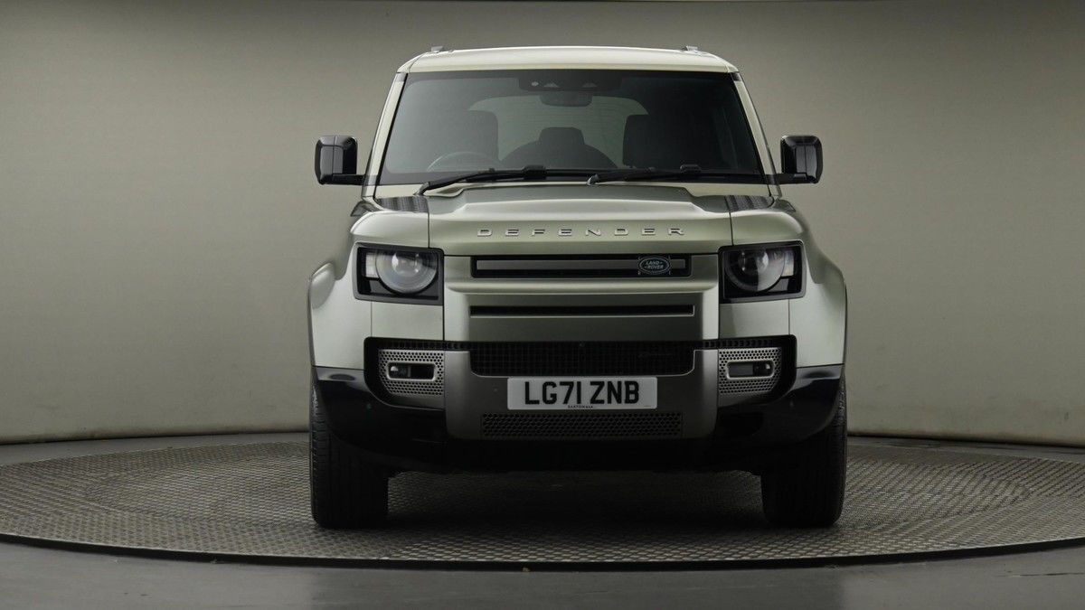 Land Rover Defender 110 Image 21