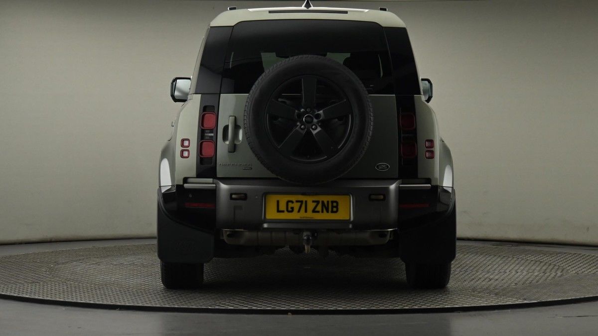 Land Rover Defender 110 Image 25