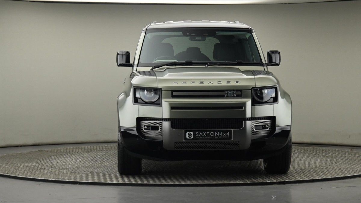 Land Rover Defender 110 Image 21