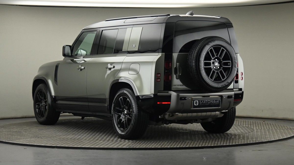 Land Rover Defender 110 Image 24