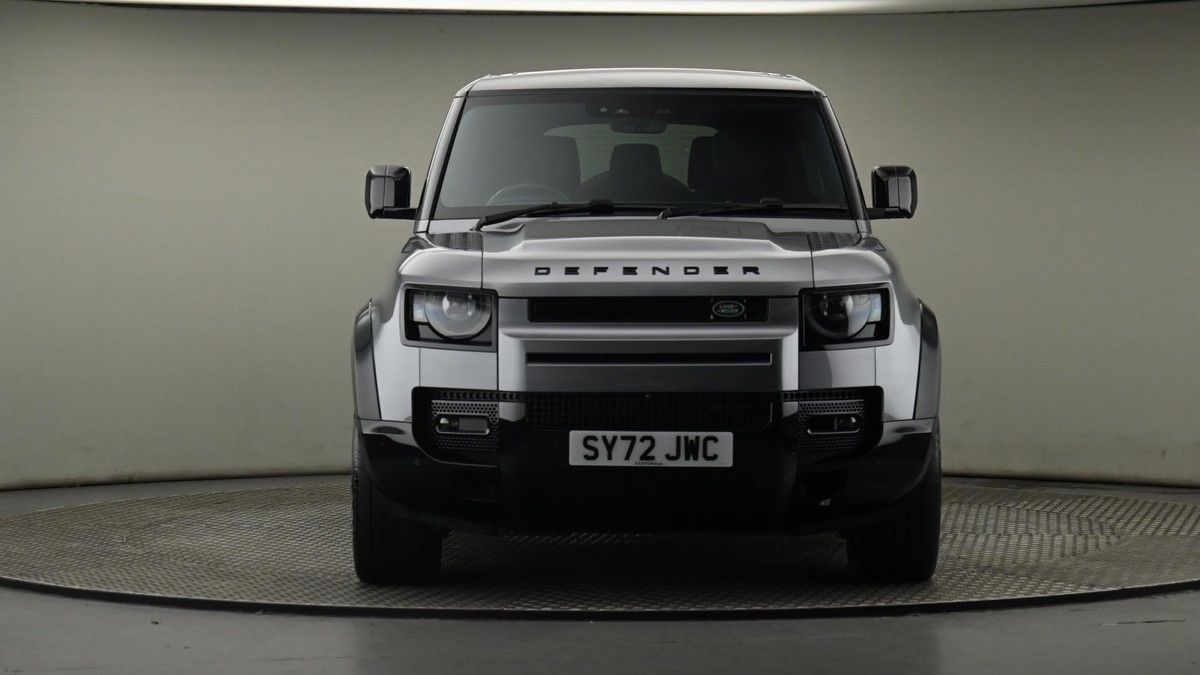 Land Rover Defender 130 Image 21