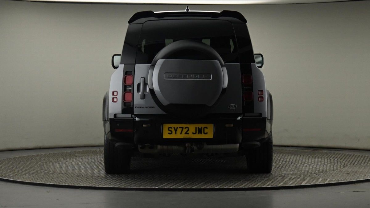 Land Rover Defender 130 Image 25