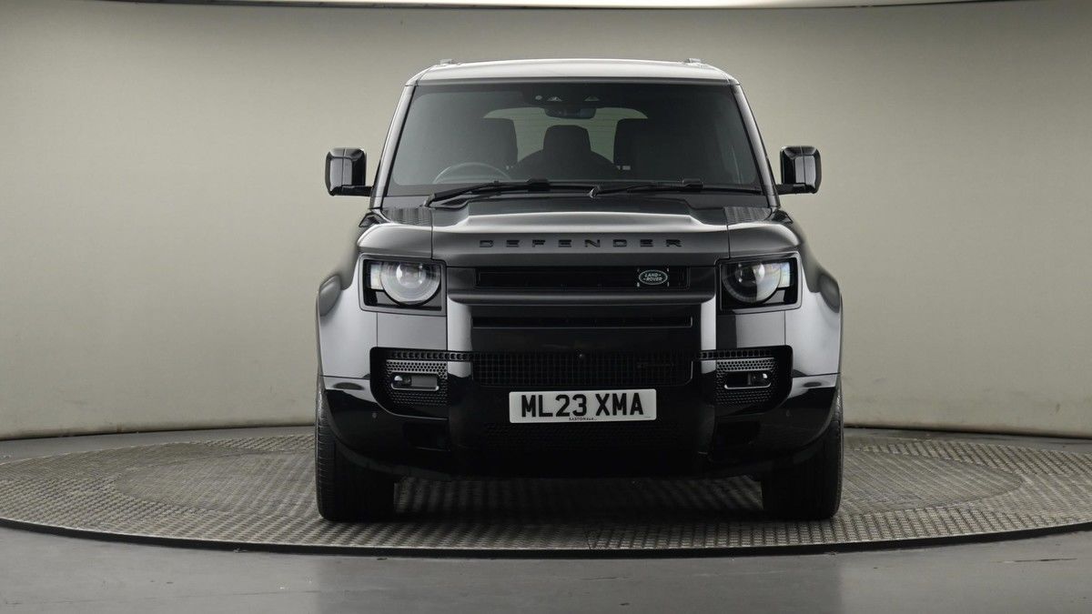 Land Rover Defender 130 Image 21