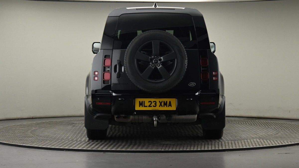 Land Rover Defender 130 Image 25