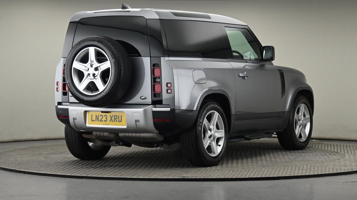 Land Rover Defender 90 Image 24