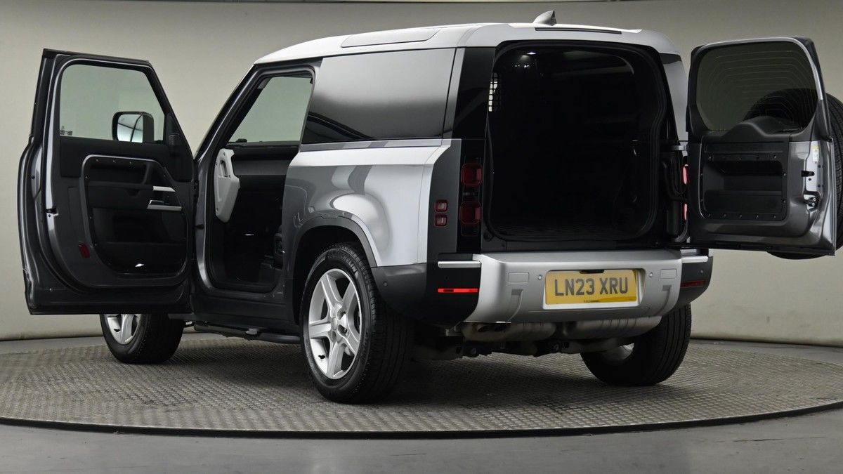 More views of Land Rover Defender 90