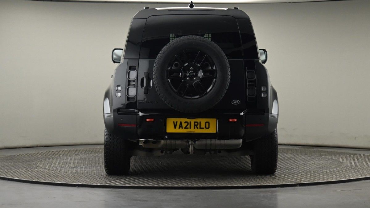 Land Rover Defender 110 Image 24