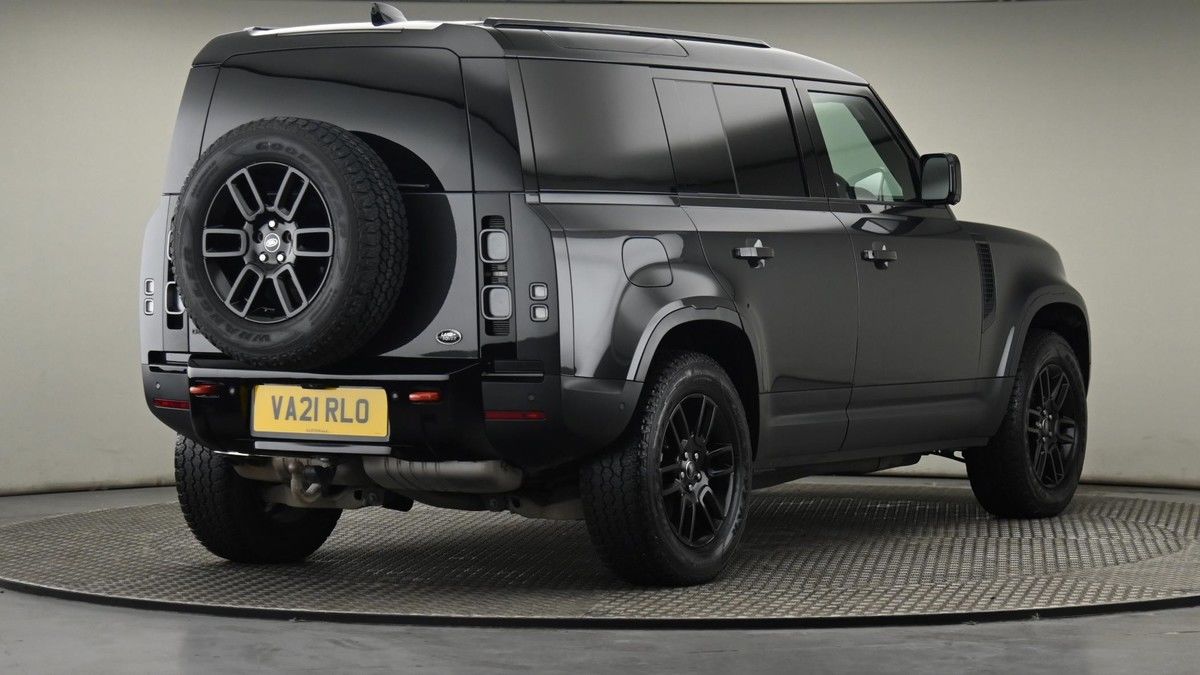 Land Rover Defender 110 Image 25