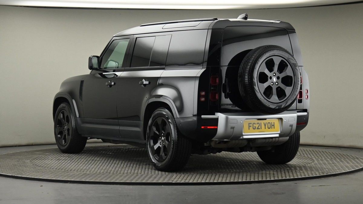 Land Rover Defender 110 Image 24