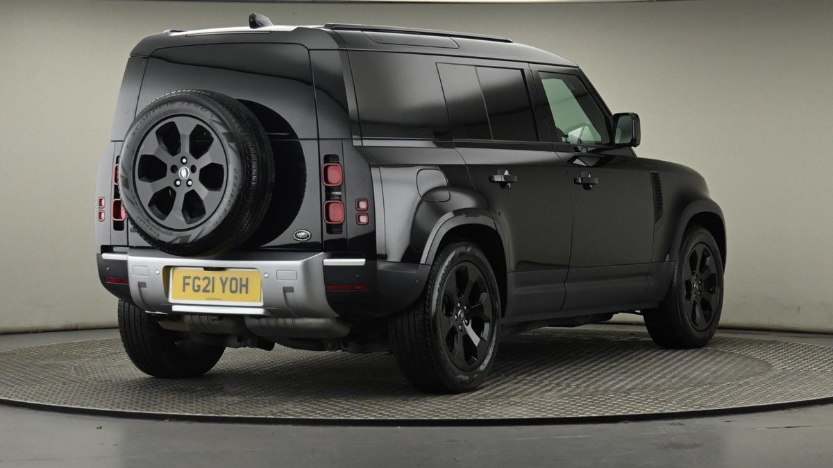 Land Rover Defender 110 Image 26