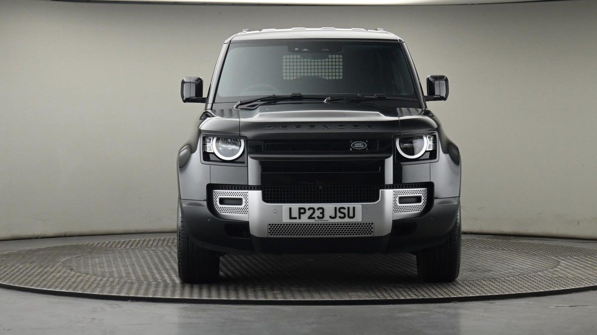 Land Rover Defender 110 Image 21