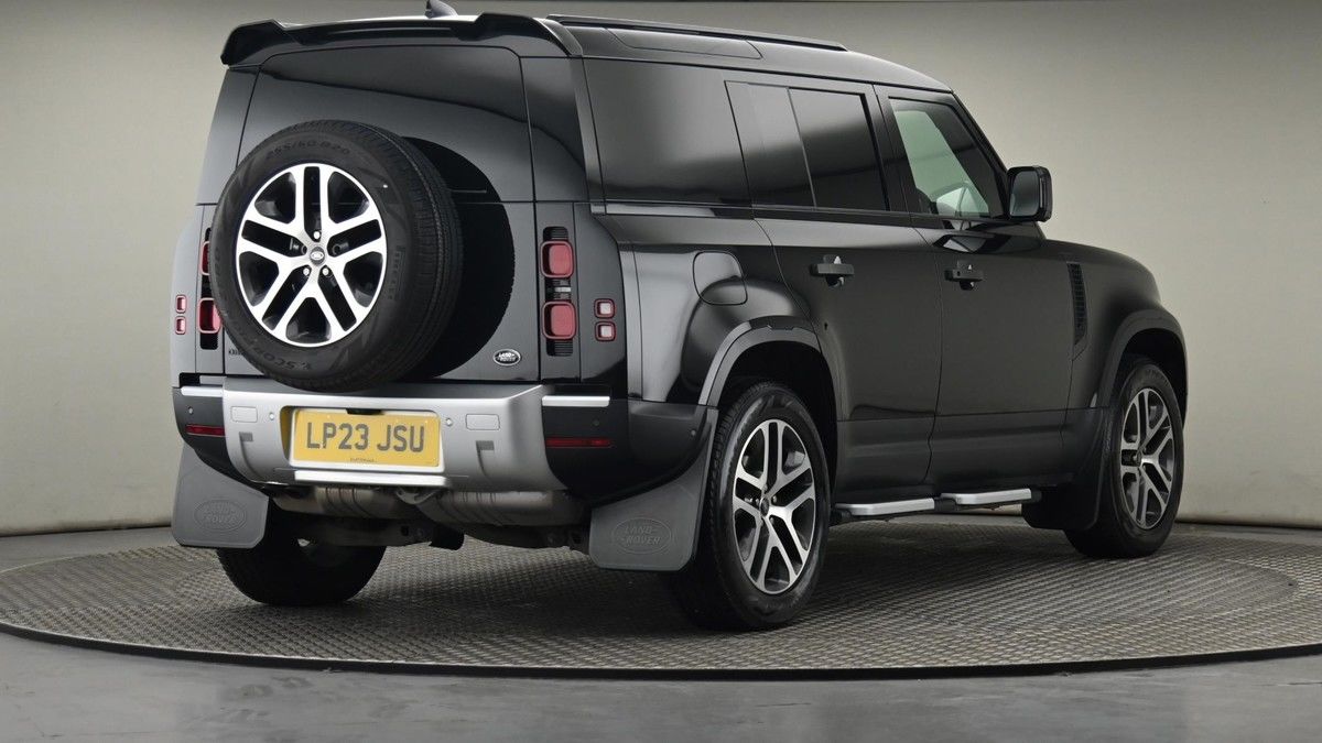 Land Rover Defender 110 Image 26