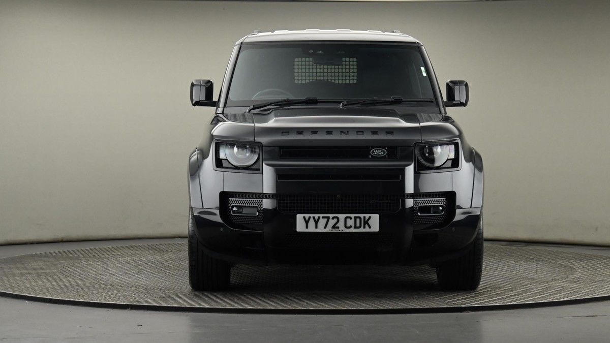 Land Rover Defender 110 Image 19