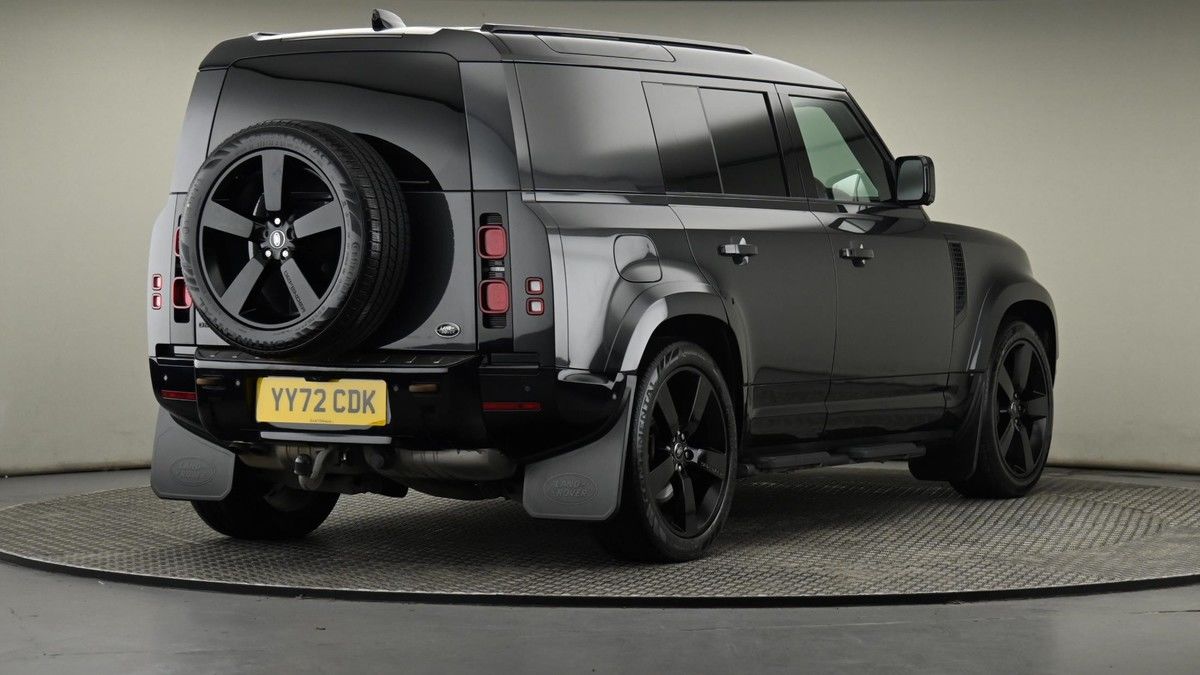 Land Rover Defender 110 Image 24