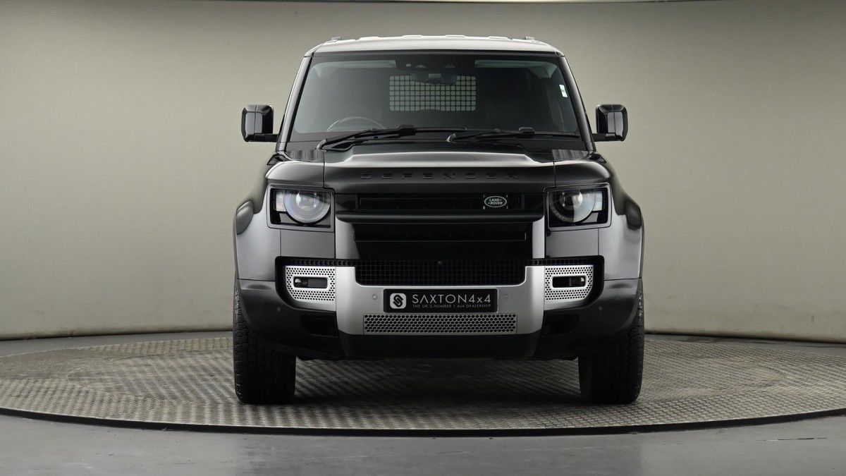 Land Rover Defender 110 Image 21