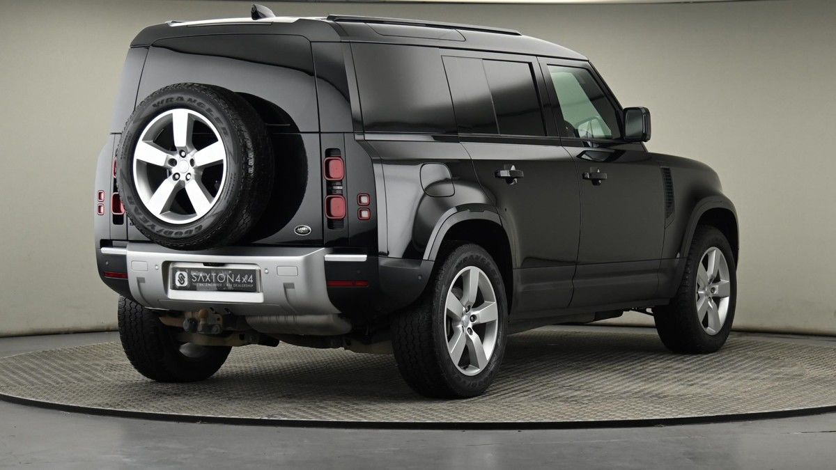 Land Rover Defender 110 Image 26