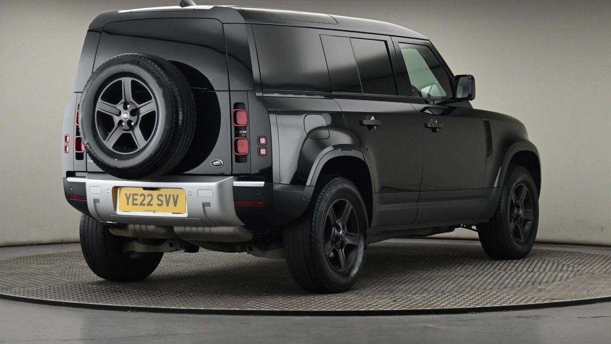 Land Rover Defender 110 Image 26