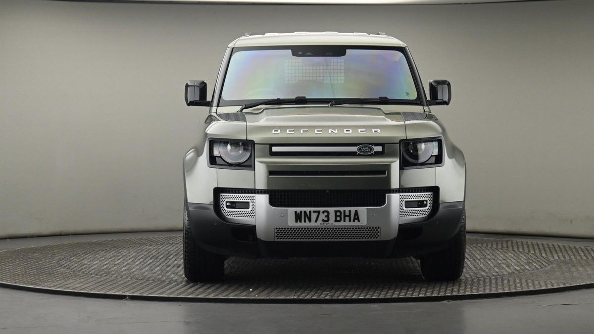 Land Rover Defender 110 Image 21