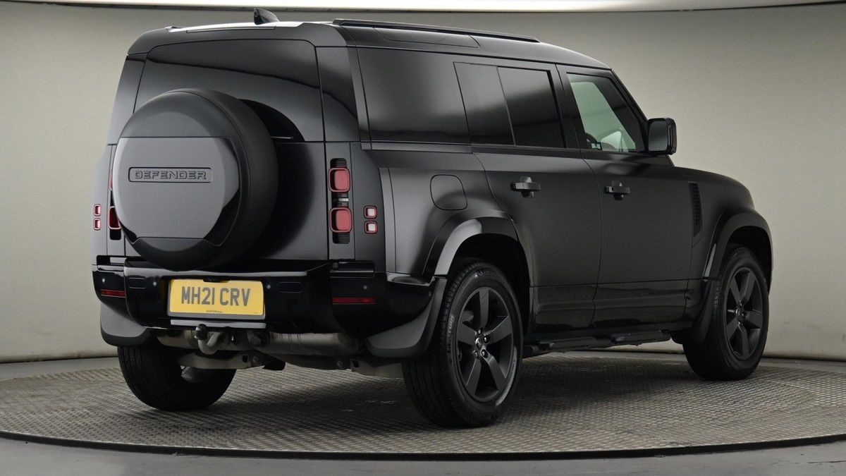 Land Rover Defender 110 Image 24