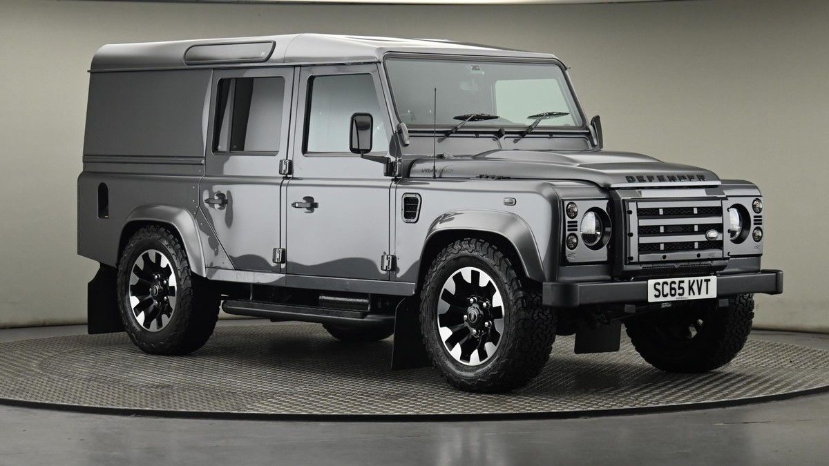 Land Rover Defender 110 Image 20