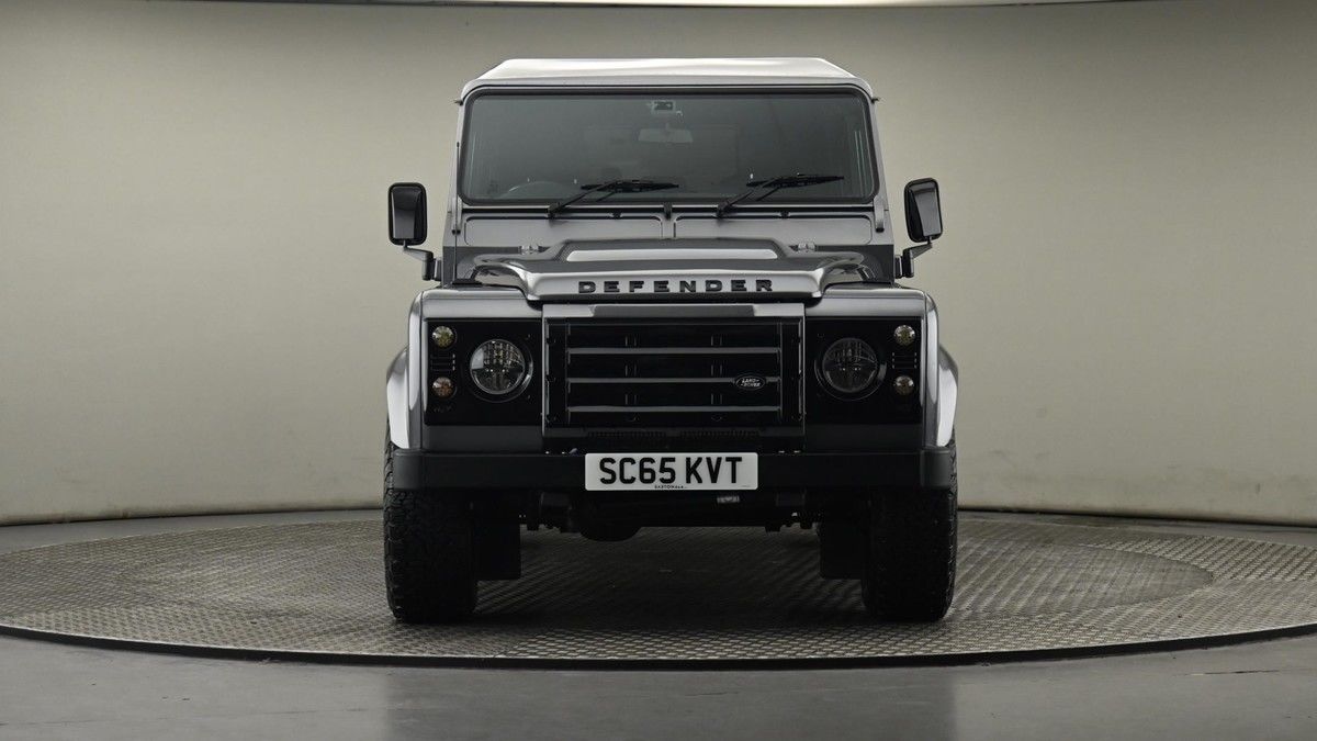 Land Rover Defender 110 Image 21