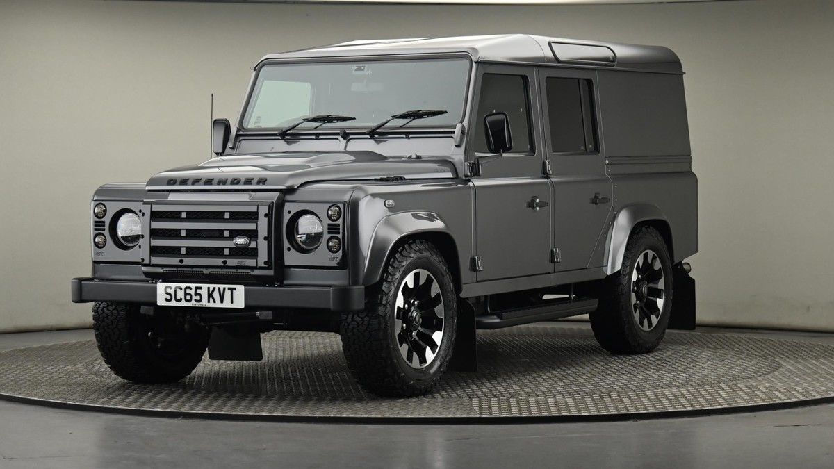 Land Rover Defender 110 Image 22