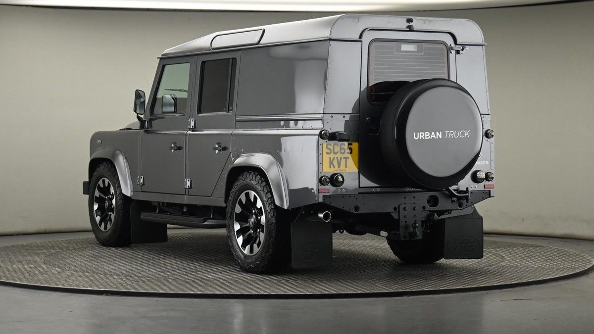 Land Rover Defender 110 Image 24