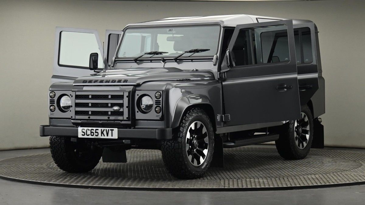 Land Rover Defender 110 Image 28