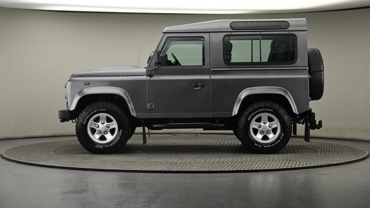 Land Rover Defender 90 Image 23