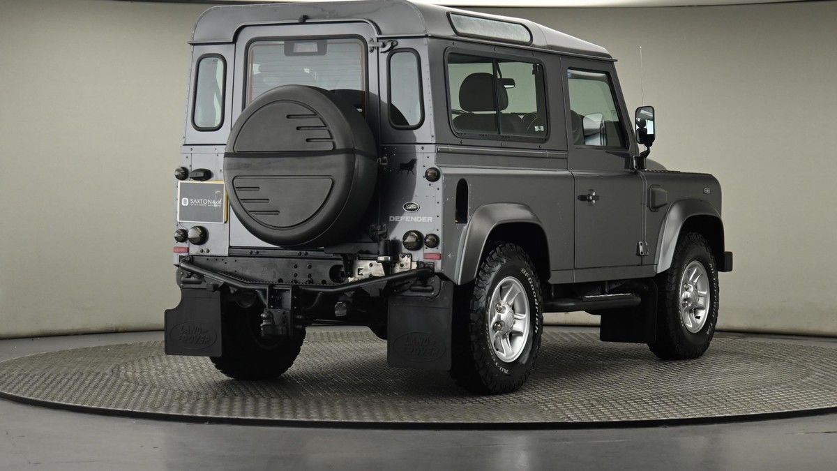 Land Rover Defender 90 Image 26