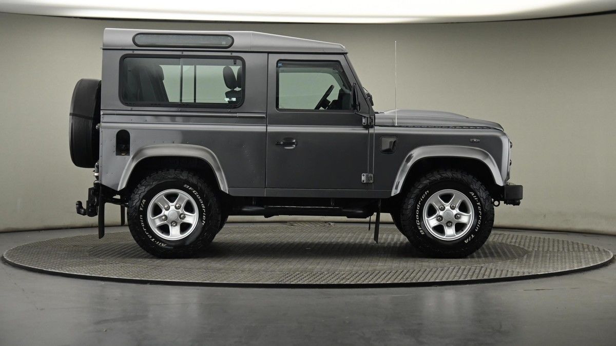 Land Rover Defender 90 Image 27