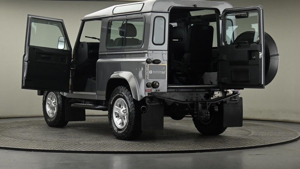 Land Rover Defender 90 Image 29