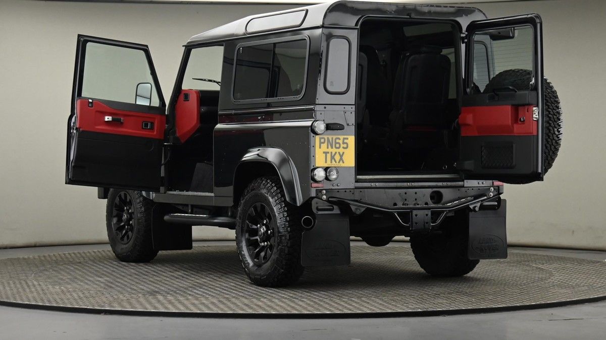 More views of Land Rover Defender 90