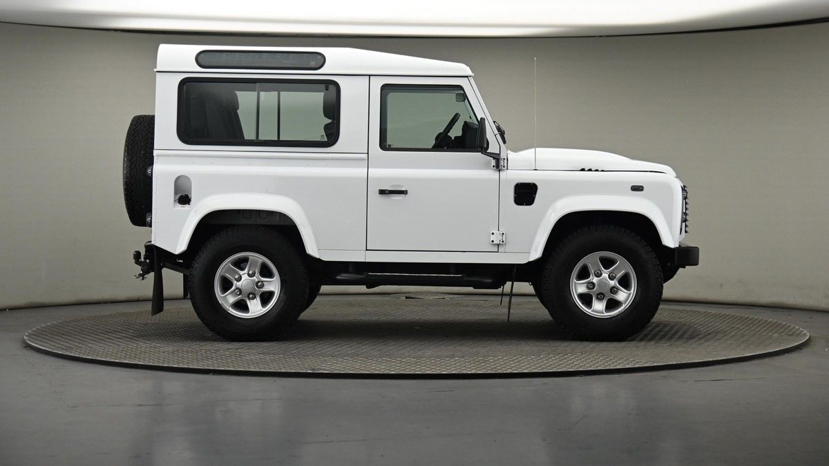 Land Rover Defender 90 Image 27