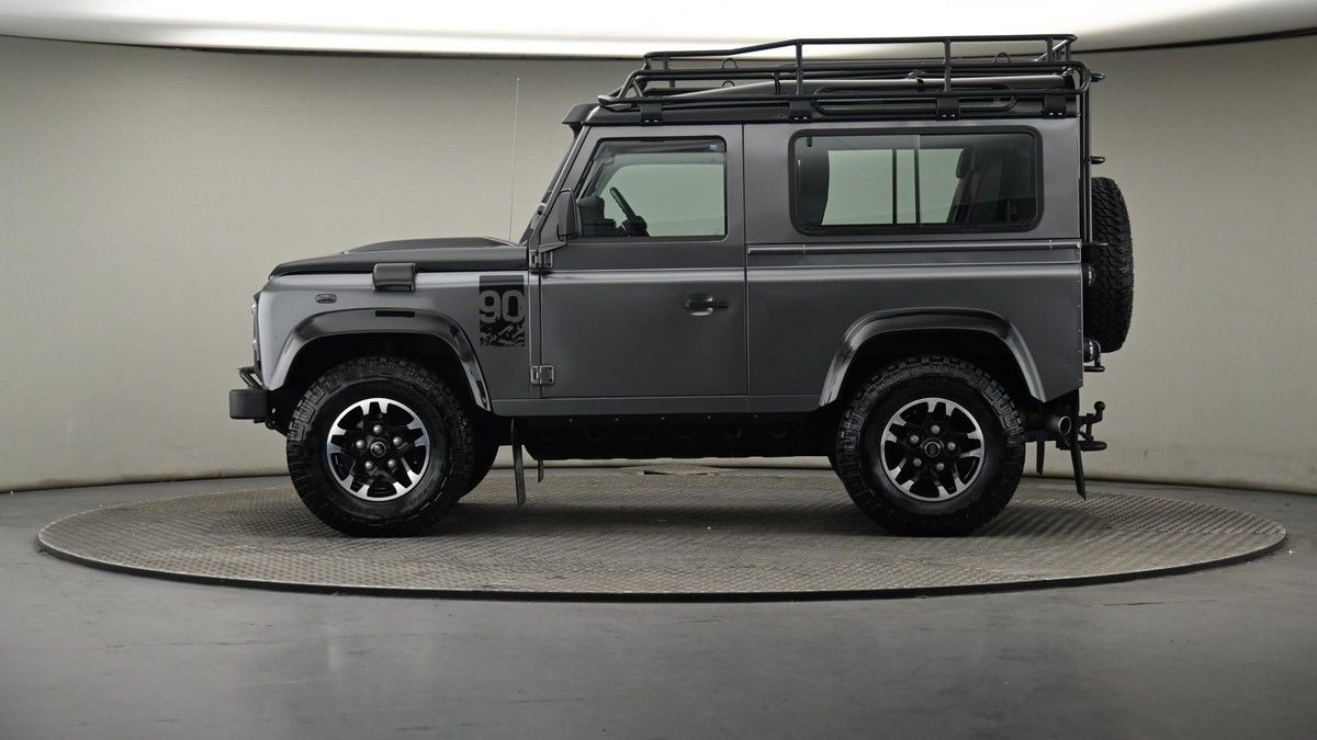 Land Rover Defender 90 Image 23