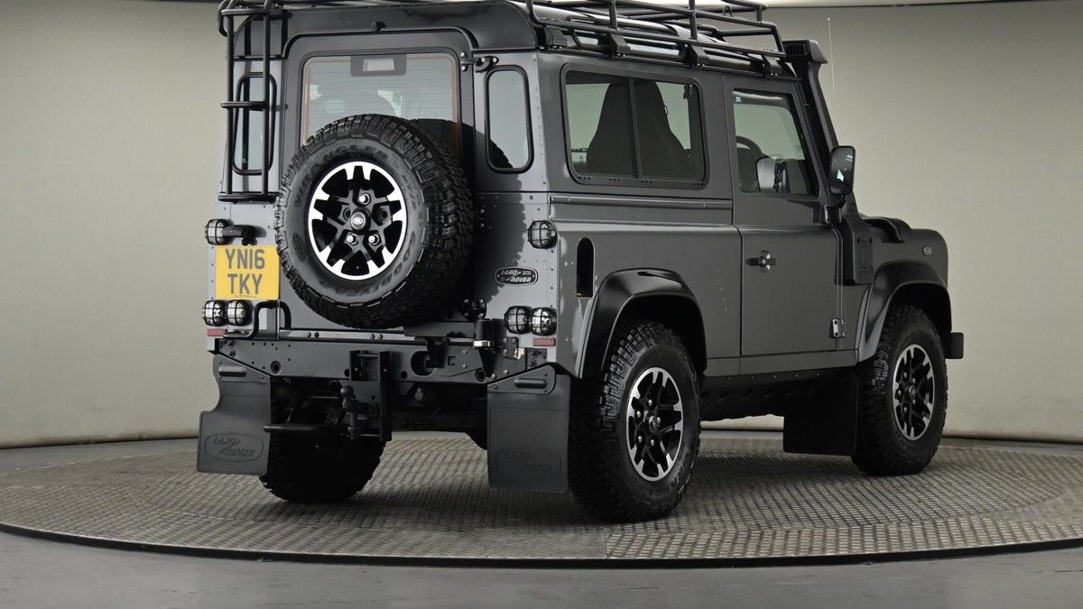 Land Rover Defender 90 Image 26