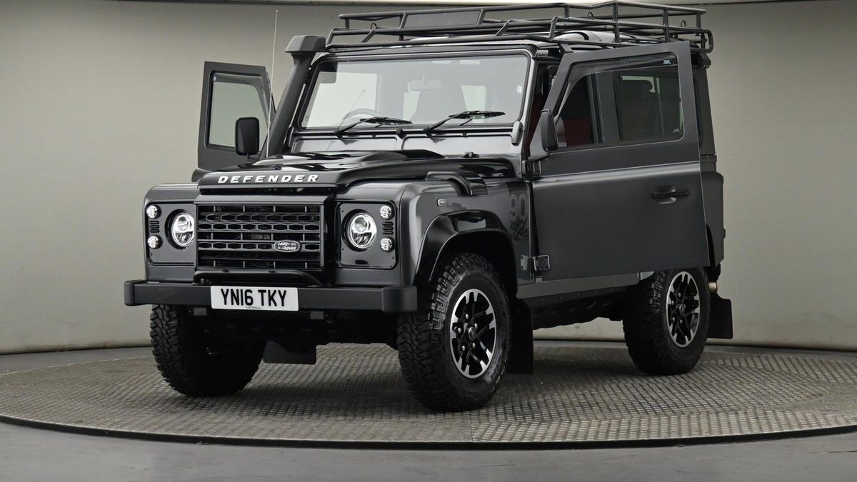 Land Rover Defender 90 Image 28