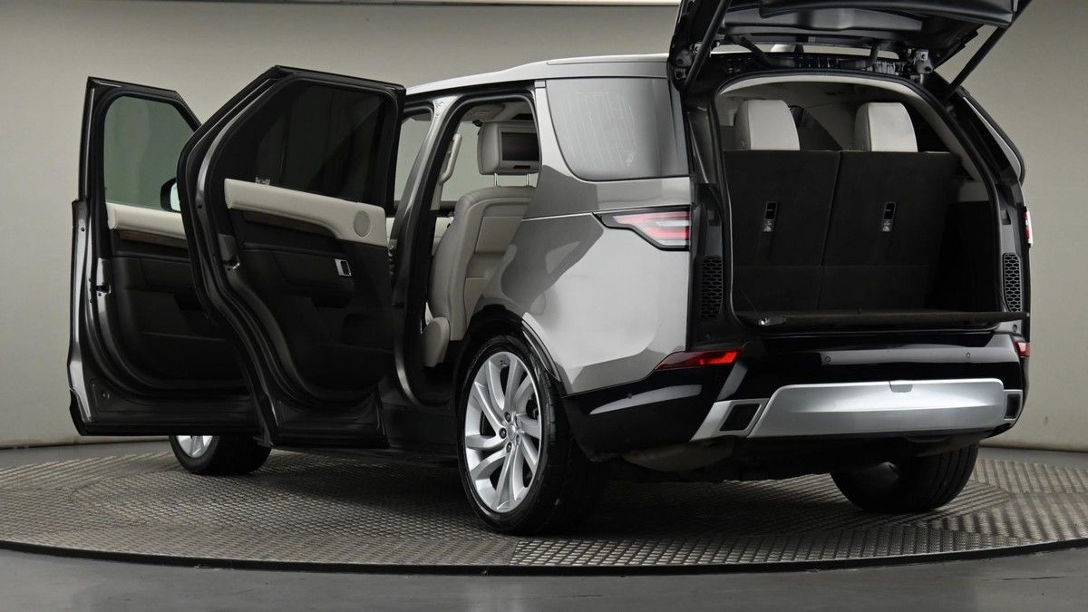 More views of Land Rover Discovery