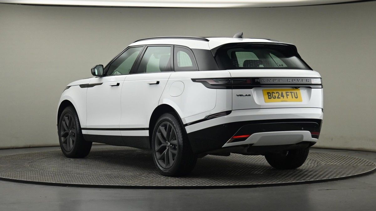 Land Rover Range Rover Velar Image 24