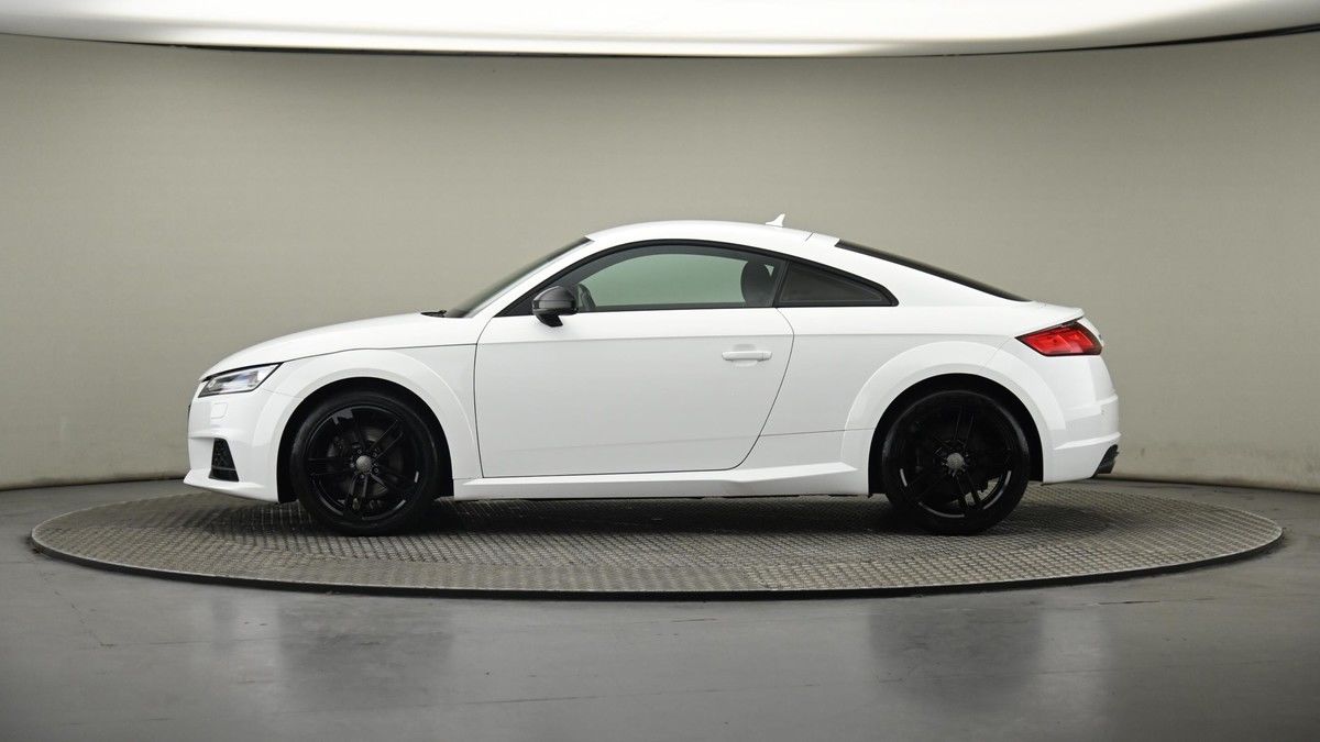 Audi TT Image 23