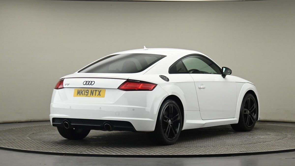 Audi TT Image 26