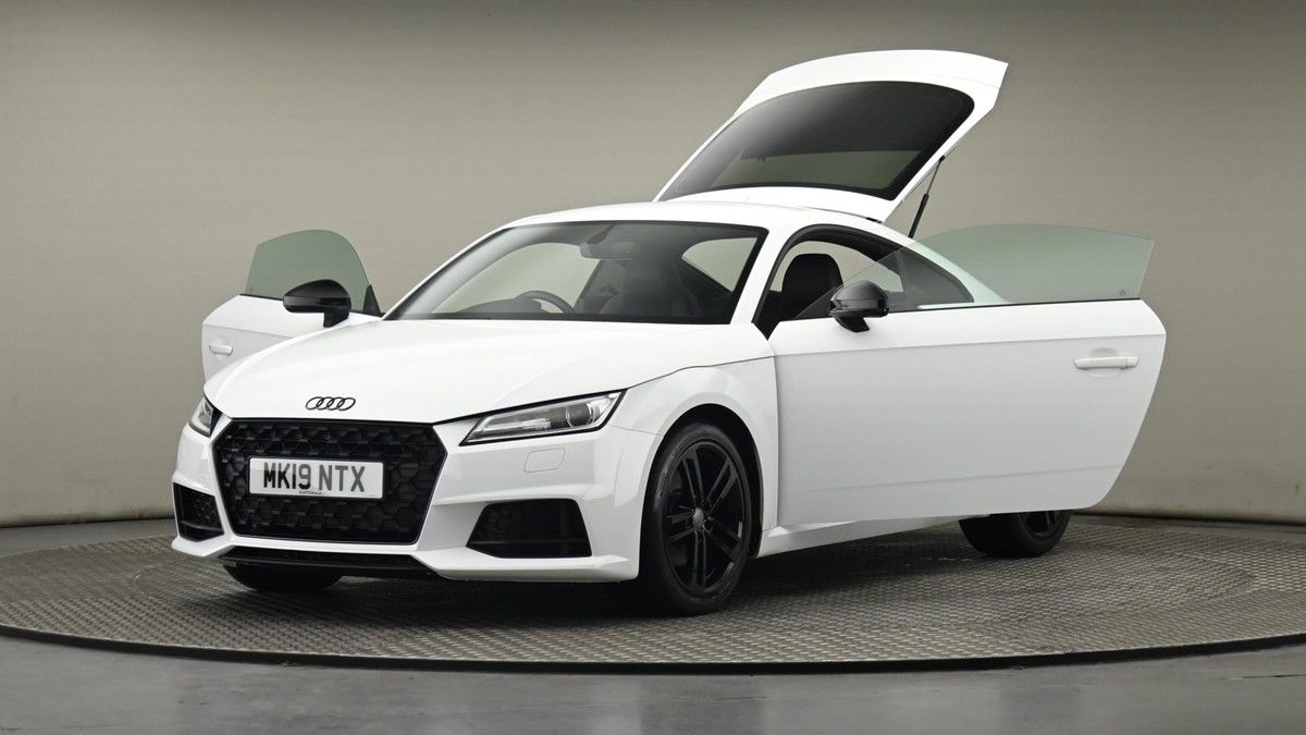 Audi TT Image 28