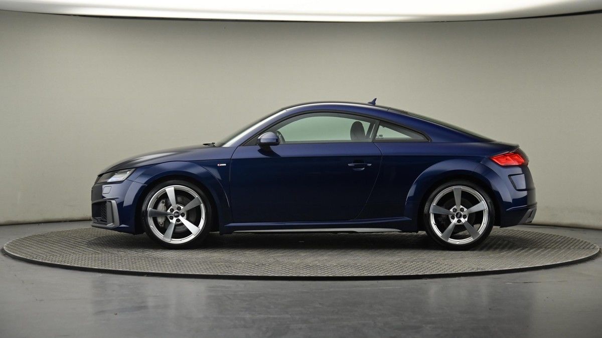 Audi TT Image 22