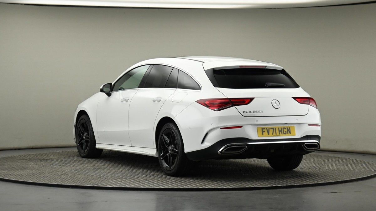 Mercedes-Benz CLA Image 24